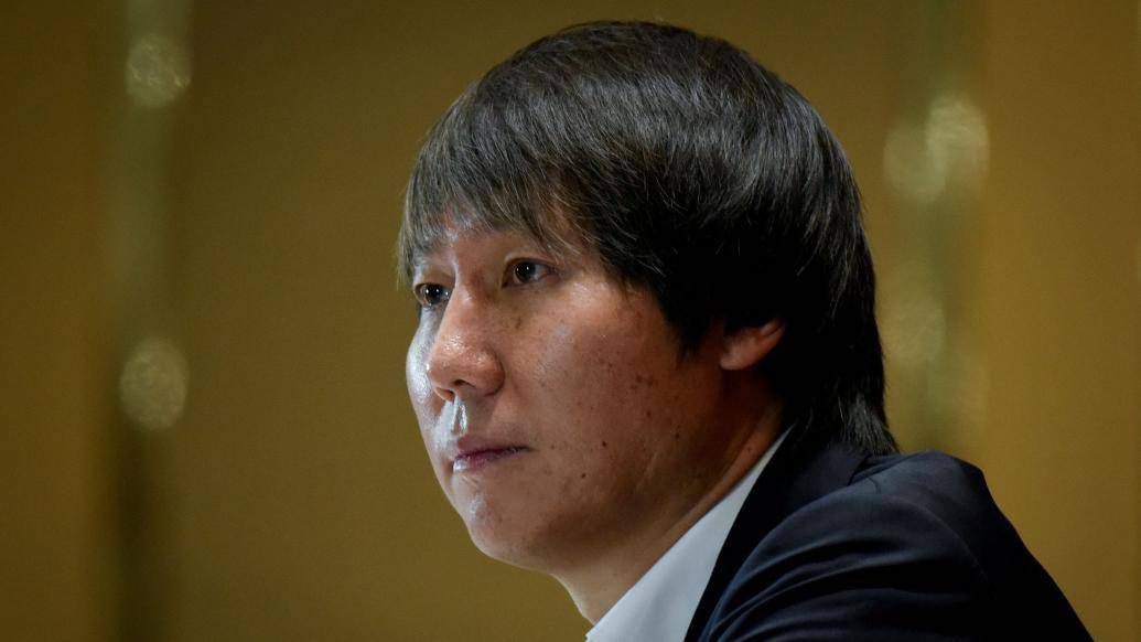 叶忠全明白了叶辰的意图，急忙又问：辰儿，难道你这次还不准备对外宣布你正式回归叶家？叶辰开口道：暂时还没到必须对外宣布的时候，我要先查清爸妈当年遇害的真相，另外也找机会去摸一摸罗斯柴尔德家族的底，在没理清眉目之前，不能主动暴露自己、更不能主动交出敌明我暗的战略优势。